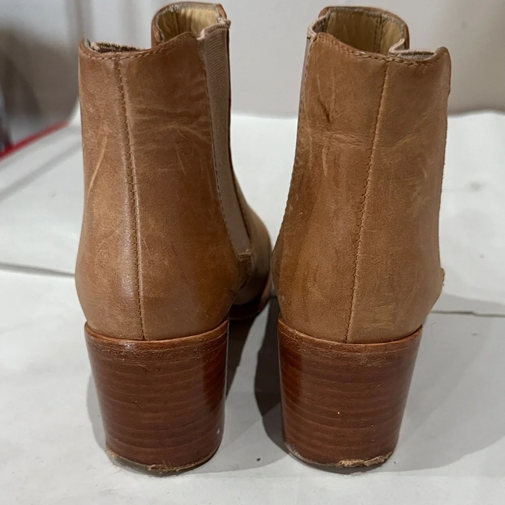 Nisolo elegant leather